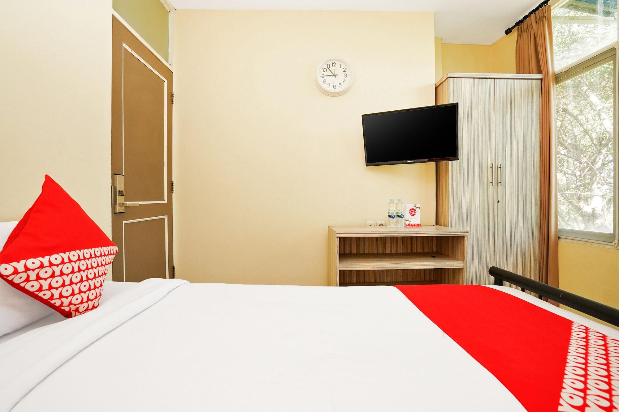 Super Oyo Capital O 175 K-60 Residence Сурабая Экстерьер фото