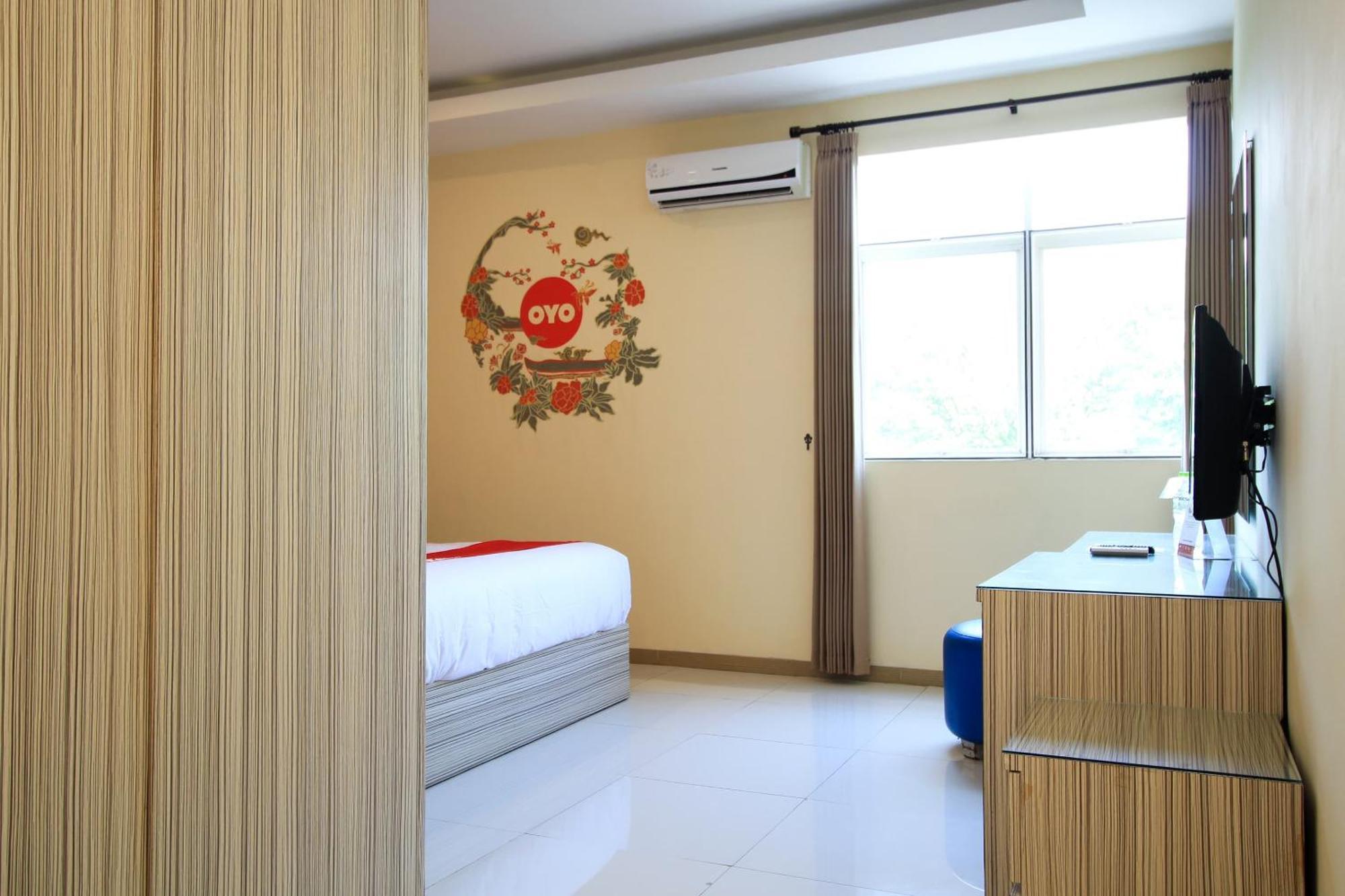 Super Oyo Capital O 175 K-60 Residence Сурабая Экстерьер фото