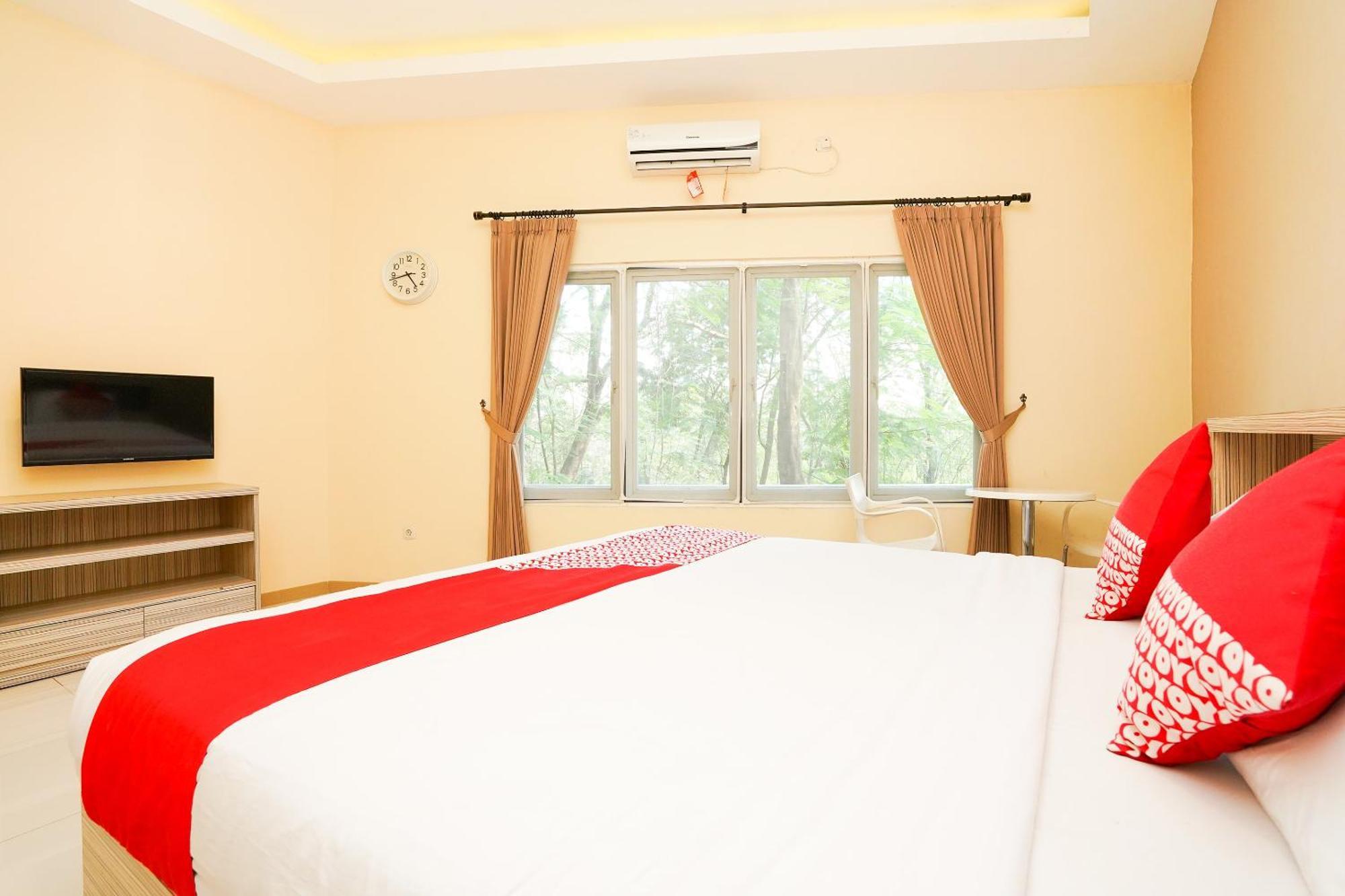 Super Oyo Capital O 175 K-60 Residence Сурабая Экстерьер фото