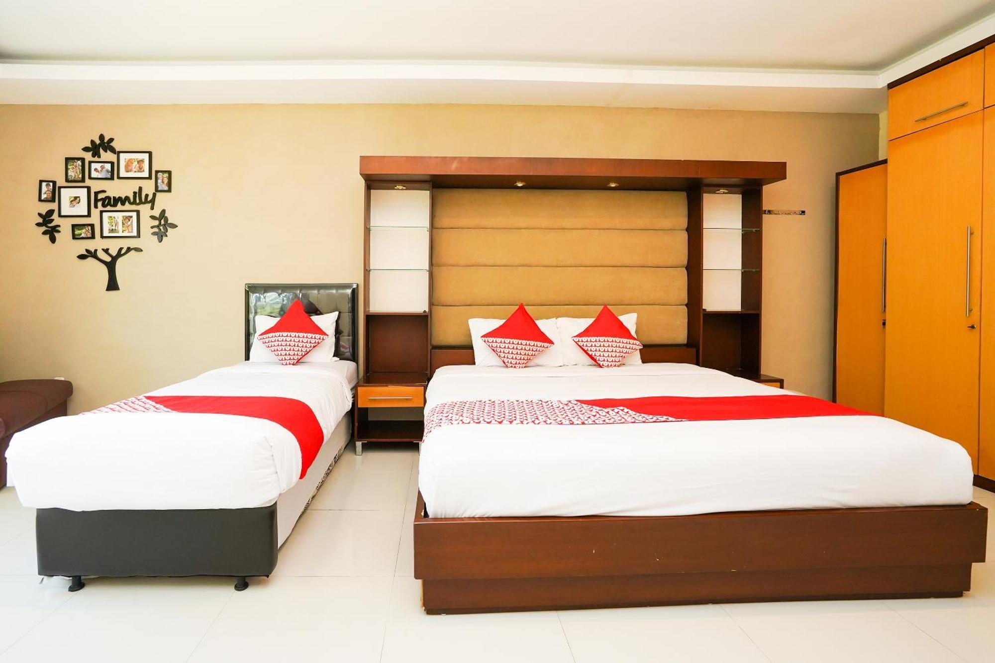 Super Oyo Capital O 175 K-60 Residence Сурабая Экстерьер фото